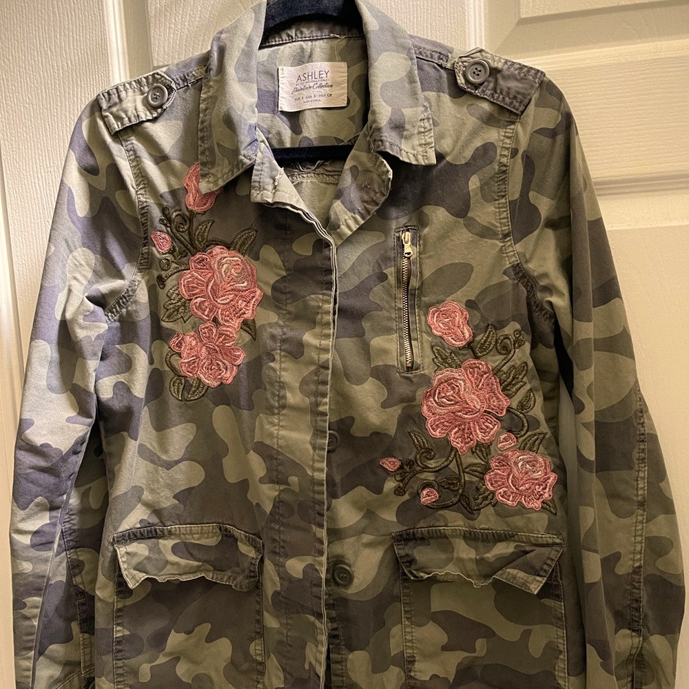 Ashley by 26 international army jacket with embroidered pink roses size small